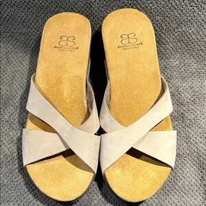 BNNB Andrew Stevens Light Beige Suede Crisscross Slide Sandals
